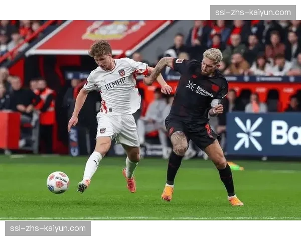 战霍芬海姆前,法兰克福官方确认主力中卫科赫因肌肉疲劳缺席合练 战霍芬海姆前,法兰克福官方确认主力中卫科赫因肌肉疲劳缺席合练